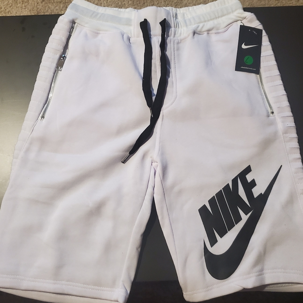 Nash :: White/Black